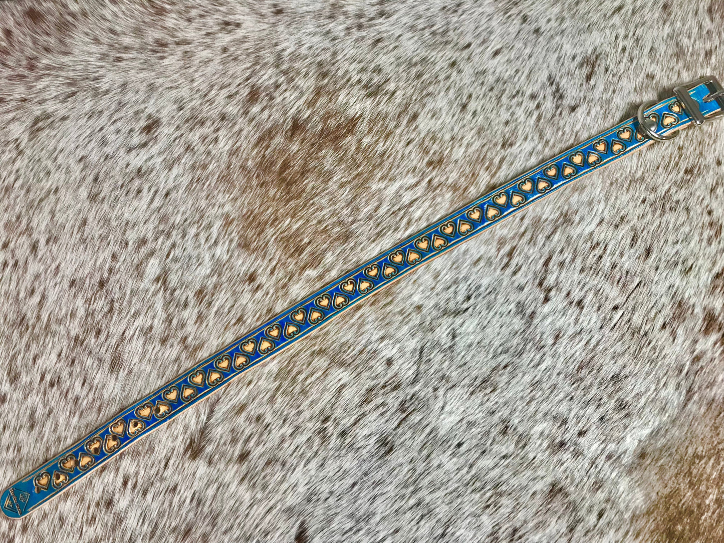 Hand carved Heart pattern medium collar